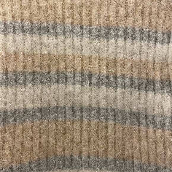 Gorgeous Neutral Sweater size M - Picture 3 of 5